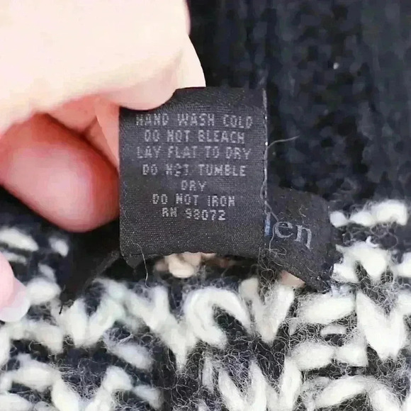 Steve Madden chunky knit Aztec style high/button neck fringe poncho sweater cape - Picture 10 of 10